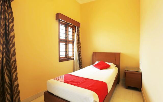 OYO 13566 Kumars The White House