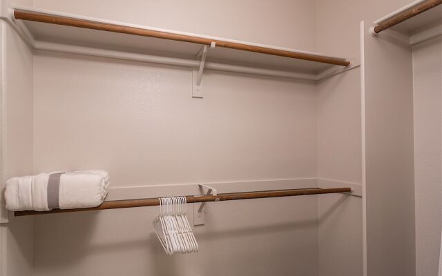 Home Suite Home 3 BR by Casago