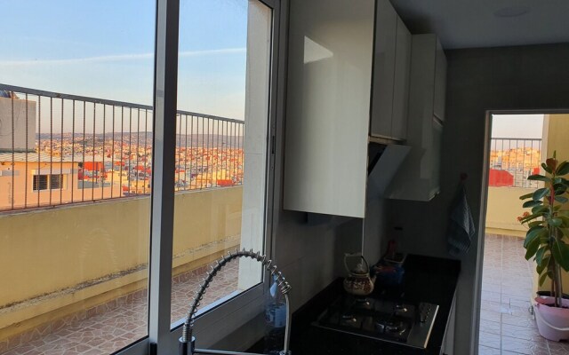 Familiar Luxury Apartment