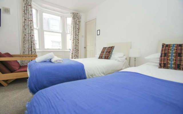 Pebble Cottage by Brighton Holiday Lets
