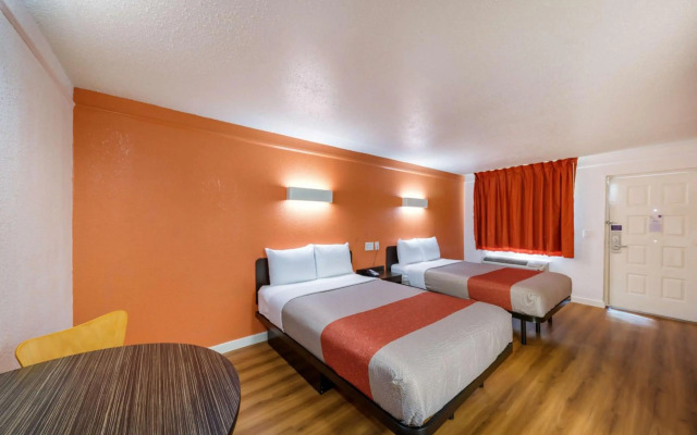 Motel 6 Dallas, TX - Farmers Branch