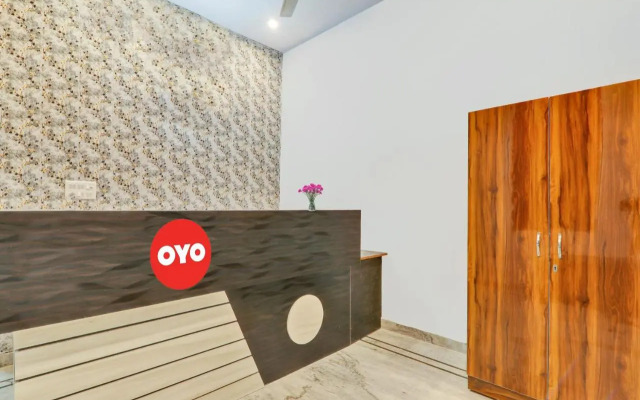 OYO Flagship 703742 Hotel C.r.k Inn