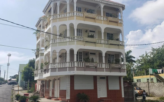 Unit 5/6 Private Apartment - Roseau