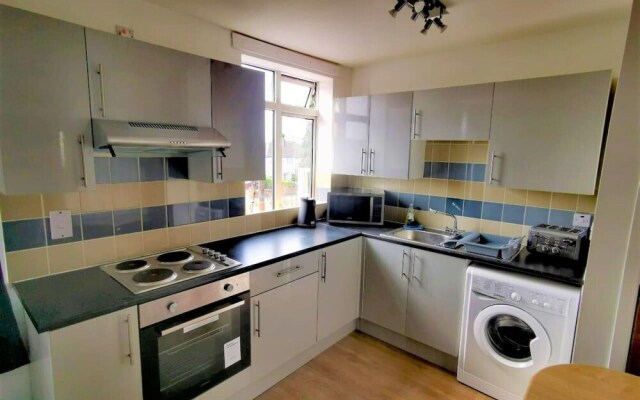 Stylish Luton Apartment With Wi-fi & Free Parking