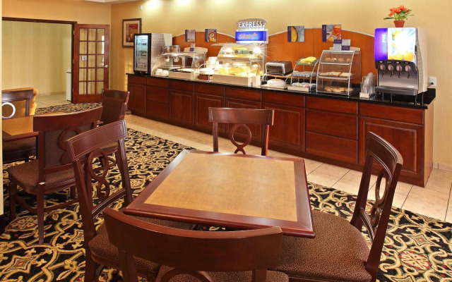 Holiday Inn Express Hotel & Suites Clarksville by IHG