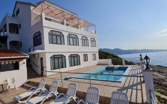 Apartment Zavalatica 183e