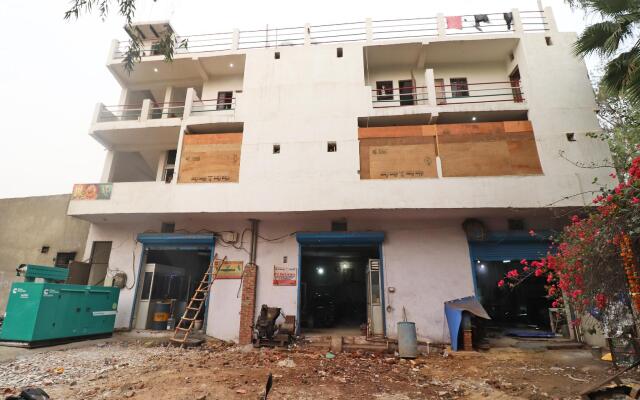 OYO 36723 Hotel Metro