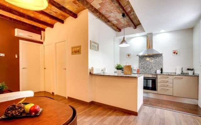 Modern 2 Bed Flat in Trendy Poble Sec