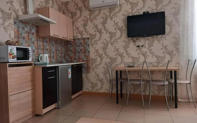 At Kamyshovaya 10 Guest House