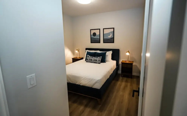 Gorgeous Modern Downtown Condo