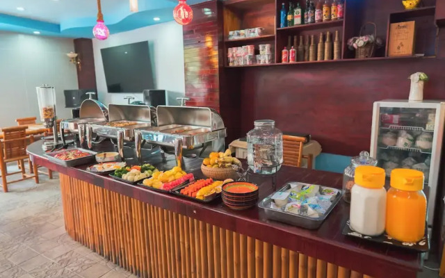 Ruby Riverside Hotel & Hostel