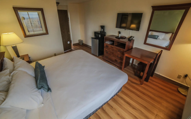 Sunnyside Inn & Suites