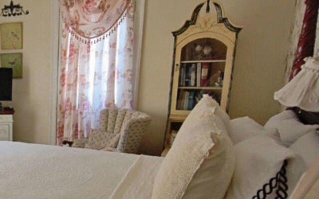 The Inn on Holly Bed and Breakfast