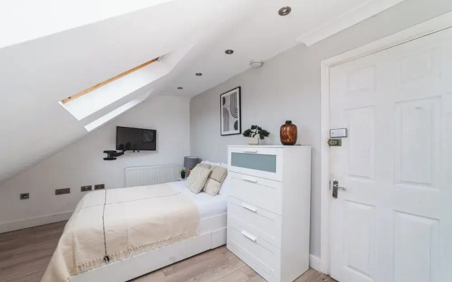 Beautiful Room in Acton