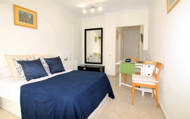 Apartamento con piscina y primera linea