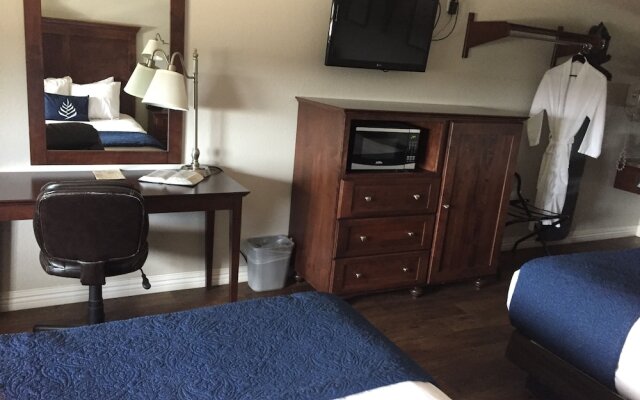 Pinemark Inn & Suites