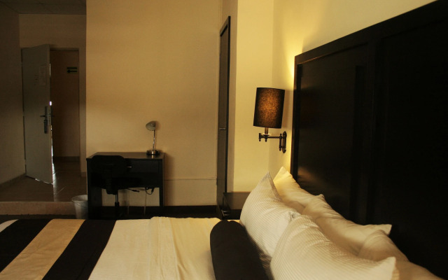 Hotel El Camino Inn & Suites