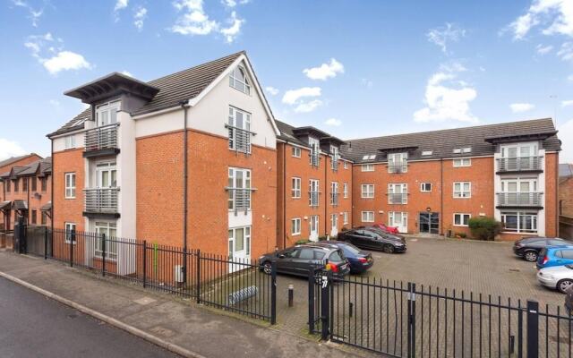 Impeccable 2-bed Apartment in Derby, England