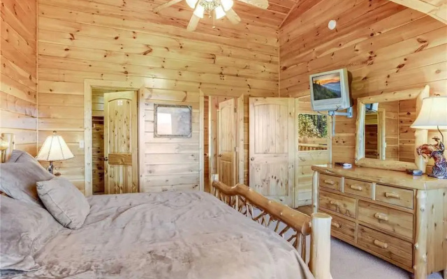 Big Bear Lodge - Five Bedroom Cabin