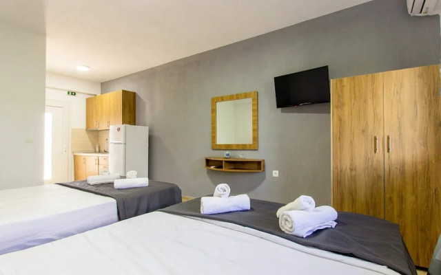 Aigli Garden Getaway, Steps From Vrasna Beach