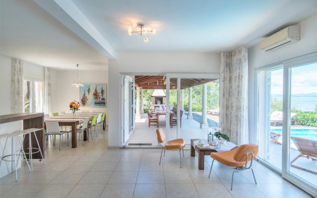 Gumonca in Supetar with 6 bedrooms and 5 bathrooms