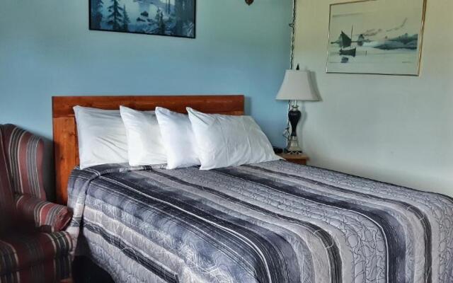 MacIver's Motel & Campground