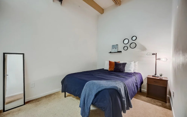 FRONTDESK 1010 Central Apts Downtown Indy