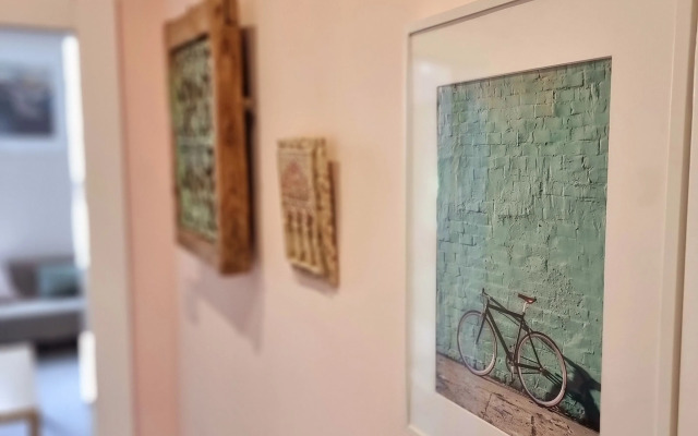 Vibrant Spacious Apartment In West End