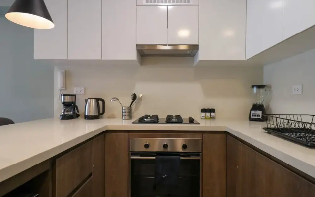 w Grandiose 1BR w Great Balcony in San Isidro