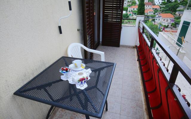 Apartments Boro in Splitska - island Brac