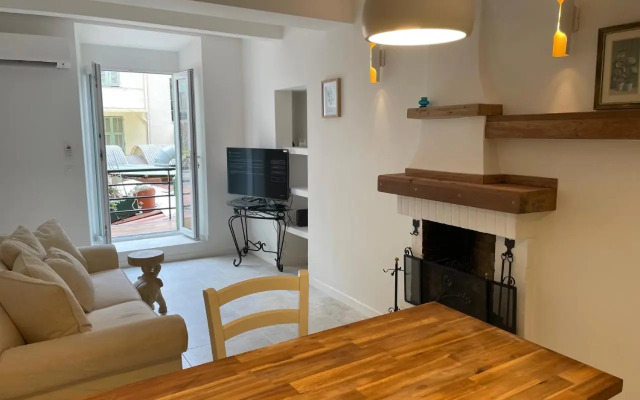 Summerhouse 2 bed quiet Old Nice balcony100m beach