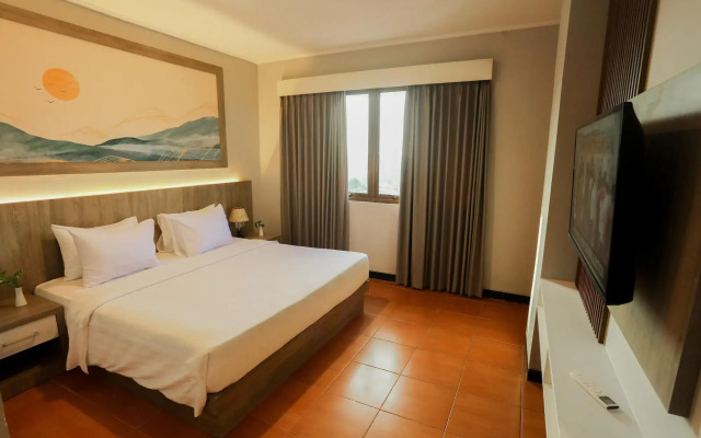 Front One HK Resort Semarang