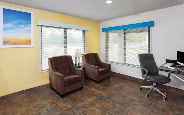 Days Inn by Wyndham Mason City