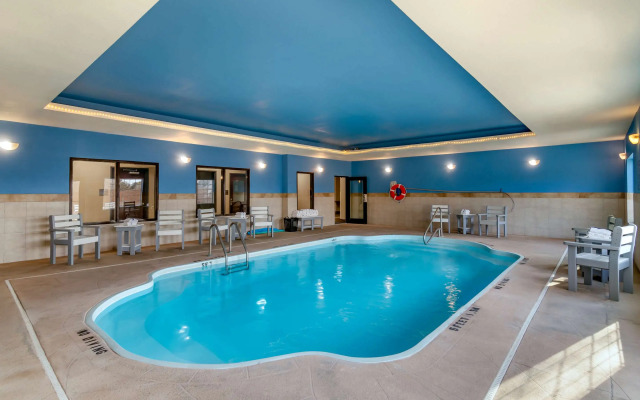 Comfort Inn & Suites near Bethel College