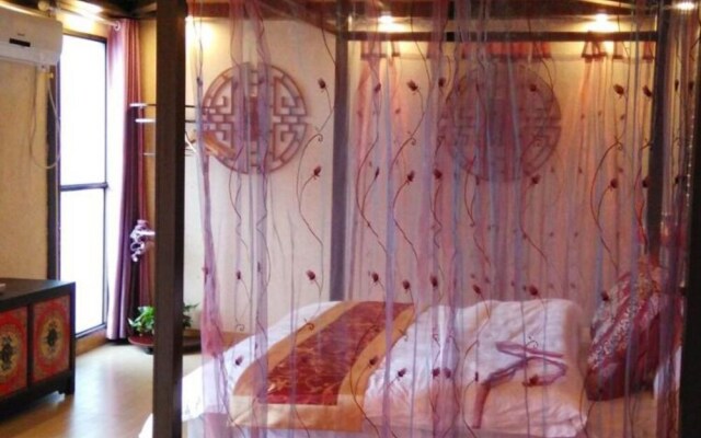 Fenghuang Nanmu Inn 1