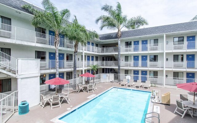 Motel 6 Buena Park, CA - Knotts Berry Farm - Disneyland