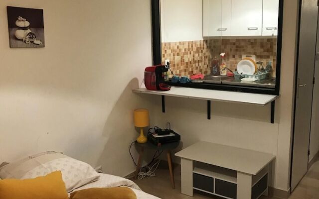 Studio In Nice With Balcony And Wifi 20 M From The Beach