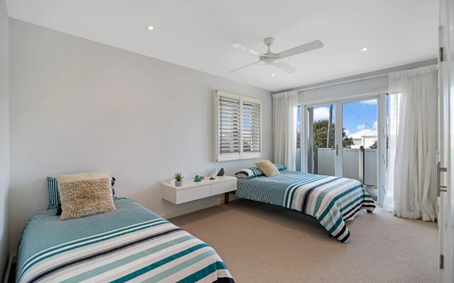 Sea Splash 75 Lorikeet Drive