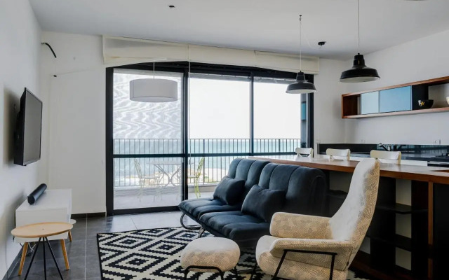 Beautiful Apartment on The First Line of The Sea