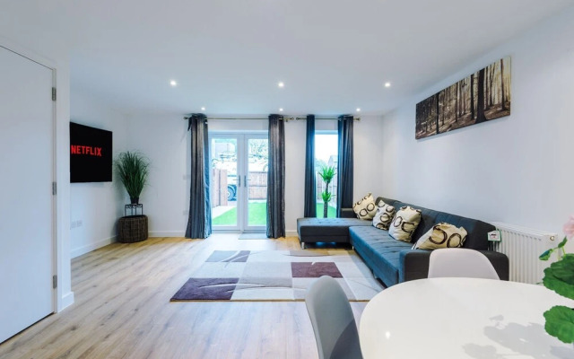 Stunning 3-bed House in Salford