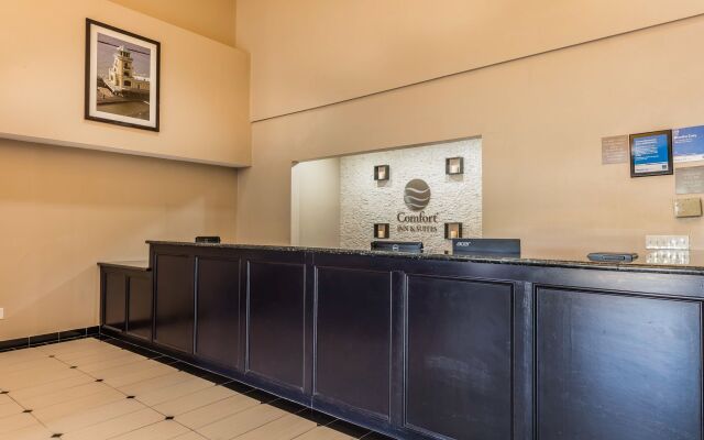 Magnolia Bay Hotel & Suites