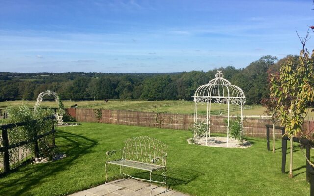 Stunning 6 Bedroom Farmhouse in Hellingly