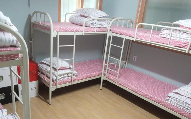 Kim's Family Guest House - Hostel