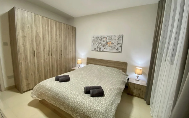 Centric and Modern Penthouse Close to Amenities