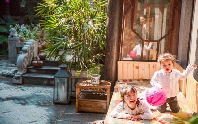 Yangshuo C.Source West Street Residence