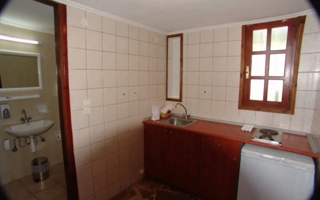 Anavaloussa Apartments