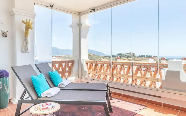 Pool Apt Calahonda 2 With Sea View