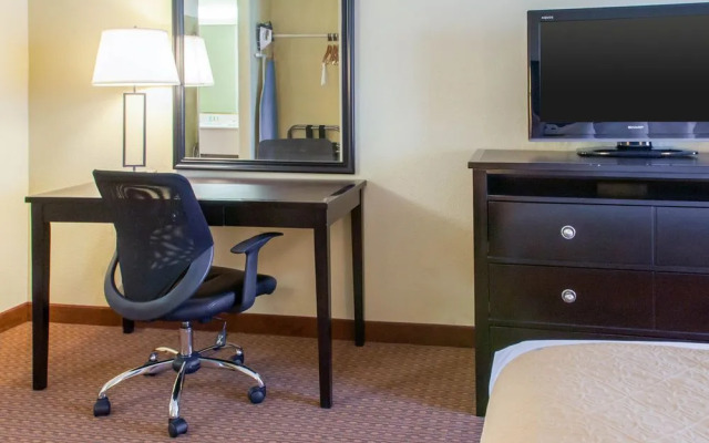 Quality Inn  Suites Gallup I-40 Exit 20