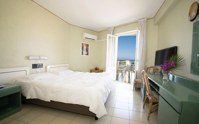 Perla del Golfo Resort