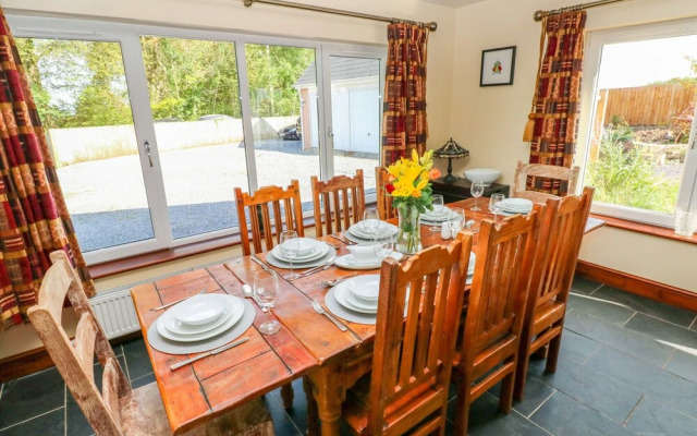 1 Homecroft Bungalows